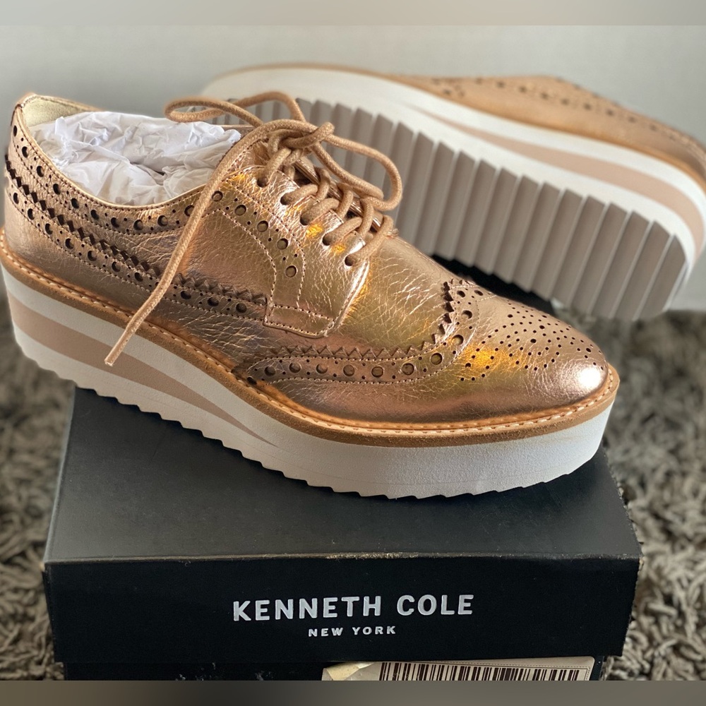 Kenneth Cole “Roberta” Platform Oxford in Rose Gold NIB size 5.5 med